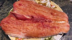 Соленая горбуша на водке - шаг 1