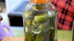 Соленые огурцы с острым стручковым перцем и чесноком на зиму - шаг 11 Соленые огурцы с острым стручковым перцем и чесноком на зиму - шаг 11