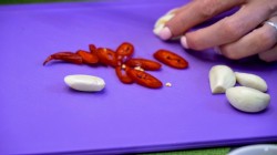 Соленые огурцы с острым стручковым перцем и чесноком на зиму - шаг 8 Соленые огурцы с острым стручковым перцем и чесноком на зиму - шаг 8