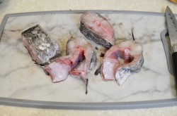 Сом жареный на сковороде - шаг 2