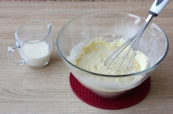 Сосиски в жидком кукурузном тесте на палочке жареные в масле - шаг 4