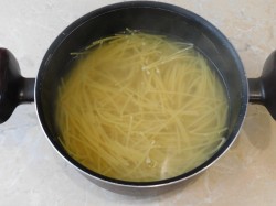 Спагетти с томатной пастой - шаг 2