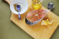 Стейк форели в духовке в фольге - шаг 3 Стейк форели в духовке в фольге - шаг 3