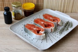 Сочные стейки кеты в духовке - шаг 1 Сочные стейки кеты в духовке - шаг 1