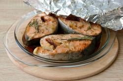 Сочные стейки кеты в духовке - шаг 4 Сочные стейки кеты в духовке - шаг 4