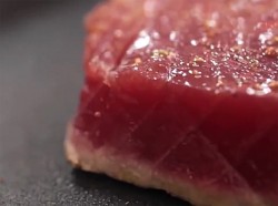 Стейк из тунца вкусно и просто на сковороде гриль - шаг 5