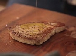 Стейк из тунца вкусно и просто на сковороде гриль - шаг 8