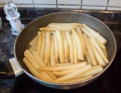 Вкусный и простой суп пюре из спаржи - шаг 3 Вкусный и простой суп пюре из спаржи - шаг 3