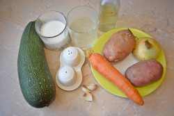 Суп пюре из кабачков и картофеля - шаг 1 Суп пюре из кабачков и картофеля - шаг 1