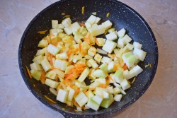 Суп пюре из кабачков и картофеля - шаг 5 Суп пюре из кабачков и картофеля - шаг 5