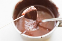 Свежие фрукты в шоколаде - шаг 4