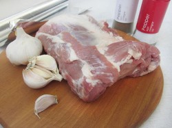 Свинина запеченная куском в фольге - шаг 1