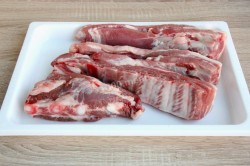 Свиные ребрышки в рукаве в духовке - шаг 1