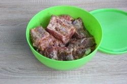 Свиные ребрышки в рукаве в духовке - шаг 5