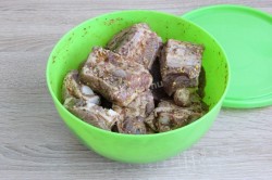 Свиные ребрышки в рукаве в духовке - шаг 6