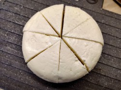 Сыр жареный на сковороде - шаг 4