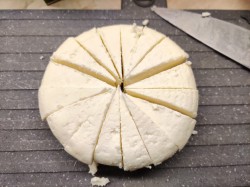 Сыр жареный на сковороде - шаг 5