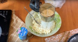 Сырники из творога на сковороде пышные - шаг 3