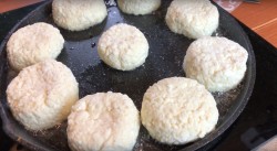 Сырники из творога на сковороде пышные - шаг 7