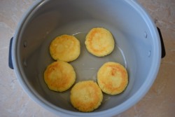 Сырники в мультиварке - шаг 6 Сырники в мультиварке - шаг 6