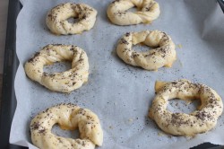 Калачи с сыром и маком - шаг 18 Калачи с сыром и маком - шаг 18