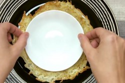 Сырные корзинки из сыра для салата - шаг 6