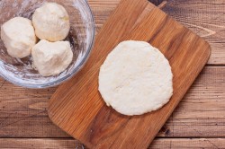 Сырные лепешки на сковороде - шаг 5