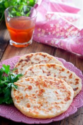 Сырные лепешки на сковороде - шаг 7