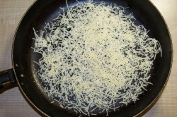 Сырные корзинки для салата - шаг 3 Сырные корзинки для салата - шаг 3