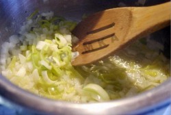 Сырный суп с цветной капустой и сливками - шаг 1 Сырный суп с цветной капустой и сливками - шаг 1