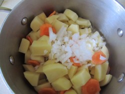 Сырный суп с колбасой и плавленным сыром - шаг 5