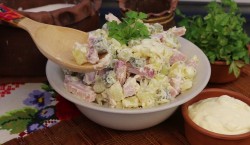 Сытный салат Идеальный с маринованным луком - шаг 10