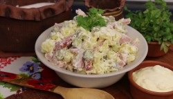 Сытный салат Идеальный с маринованным луком - шаг 9