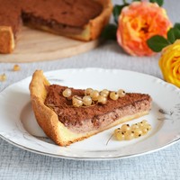 Тарт с белой смородиной и какао