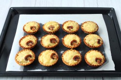 Жульен с грибами в тарталетках в духовке - шаг 12