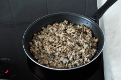 Жульен с грибами в тарталетках в духовке - шаг 8