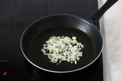 Жульен с грибами в тарталетках в духовке - шаг 4