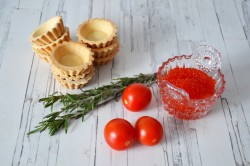 Тарталетки с сыром и чесноком с крабовыми палочками - шаг 6 Тарталетки с сыром и чесноком с крабовыми палочками - шаг 6