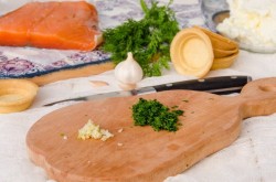 Тарталетки с семгой и сыром - шаг 2