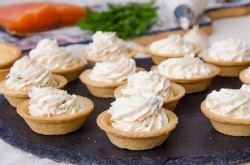 Тарталетки с семгой и сыром - шаг 7