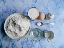 Быстрое пышное тесто на кефире без дрожжей - шаг 1