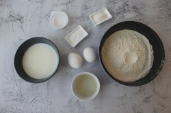 Тесто для беляшей на кефире без дрожжей - шаг 1