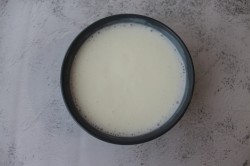 Тесто для беляшей на кефире без дрожжей - шаг 2