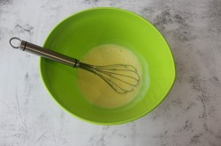 Тесто для беляшей на кефире без дрожжей - шаг 4