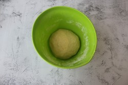 Тесто для беляшей на кефире без дрожжей - шаг 6