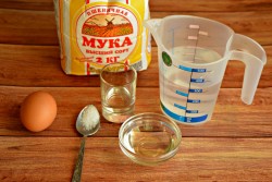 Тесто для чебуреков как в чебуречных - шаг 1 Тесто для чебуреков как в чебуречных - шаг 1