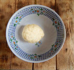 Тесто для пельменей из рисовой муки - шаг 5 Тесто для пельменей из рисовой муки - шаг 5