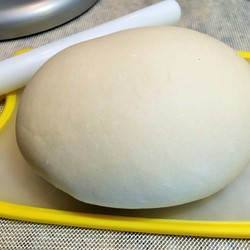 Простое тесто с яйцом на воде для пельменей и мантов