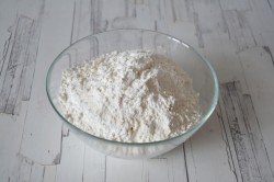 Тесто для пиццы на кипятке - шаг 2 Тесто для пиццы на кипятке - шаг 2