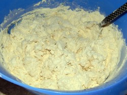 Тесто для пиццы на молоке - шаг 3 Тесто для пиццы на молоке - шаг 3